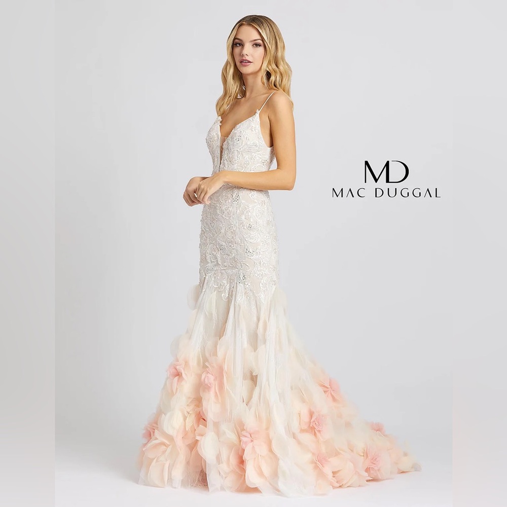 NWT Mac Duggal Floral Appliqué Lace Mermaid Gown style 11116M size 4